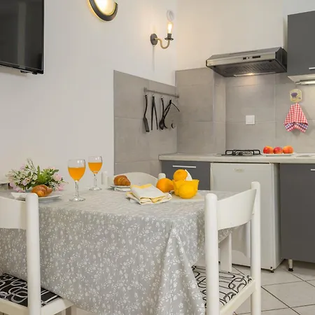 Apartment In Pula Mit Privatem Parkplatz Stinjan