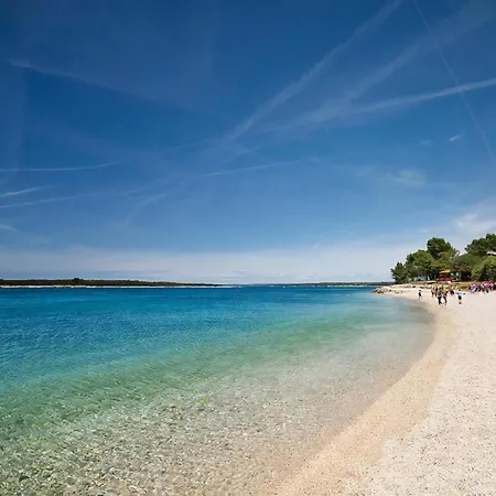 In Pula Mit Privatem Parkplatz Apartment Stinjan