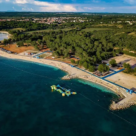 In Pula Mit Privatem Parkplatz Apartment Stinjan