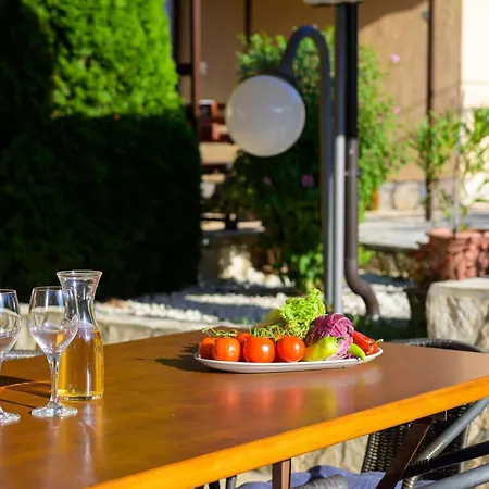 Apartment In Pula Mit Privatem Parkplatz Stinjan