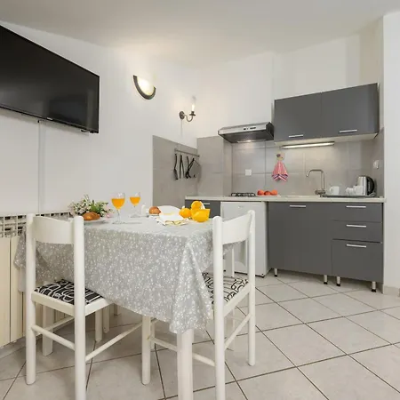 Apartament In Pula Mit Privatem Parkplatz Štinjan