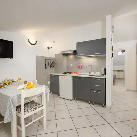 In Pula Mit Privatem Parkplatz Apartament