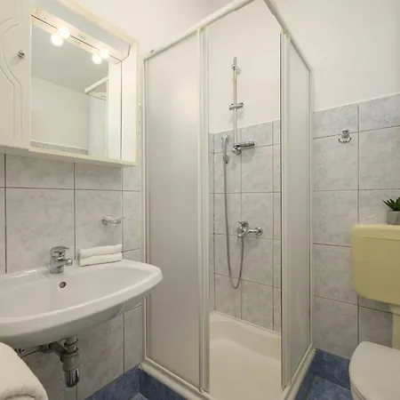 Apartament In Pula Mit Privatem Parkplatz Štinjan